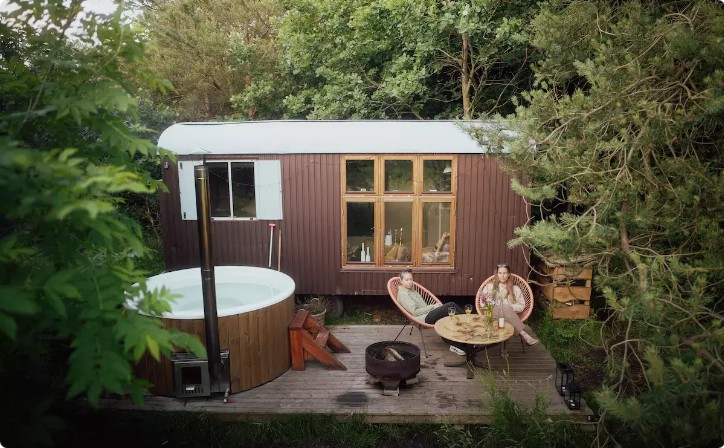 luksus skurvognen granly med vildmarksbad og skov - glamping 1